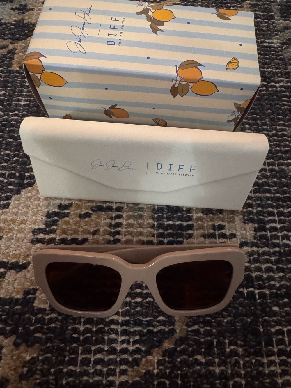 NWT - Jesse James Decker Diff Loren Sunglasses - Beige Brown